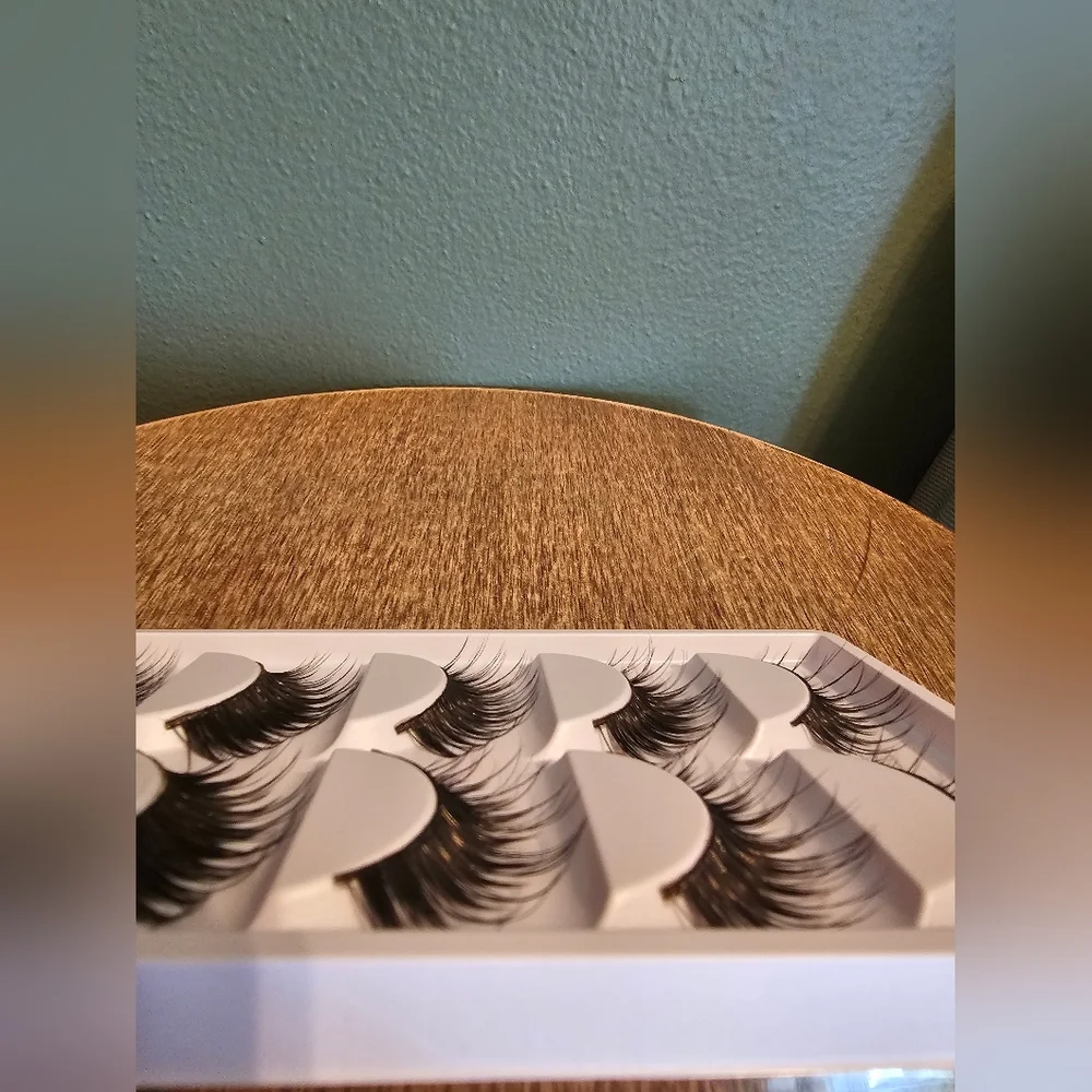 Lashes - Picture 2 of 2